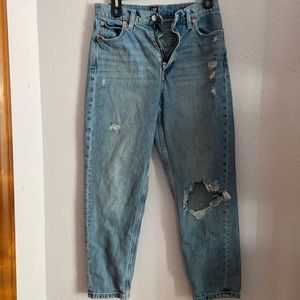 Women’s GAP Mom Jean size 6/28